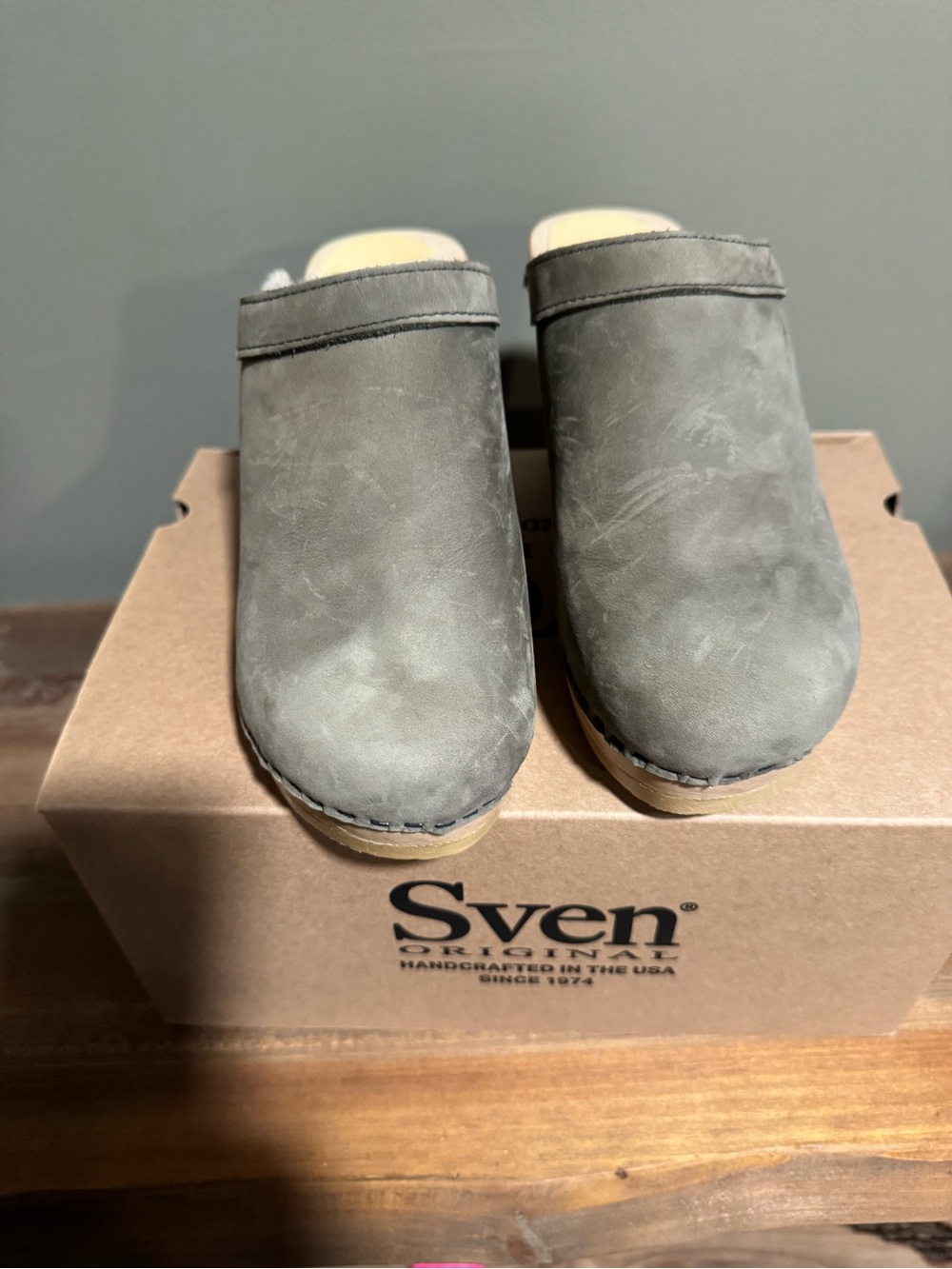 Sven Women's olive Leather high heel Clogs